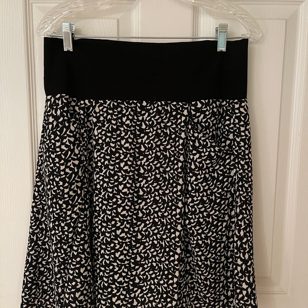 NWT CAbi Black and White/Multi-Color Reversible Patterned Flip Skirt